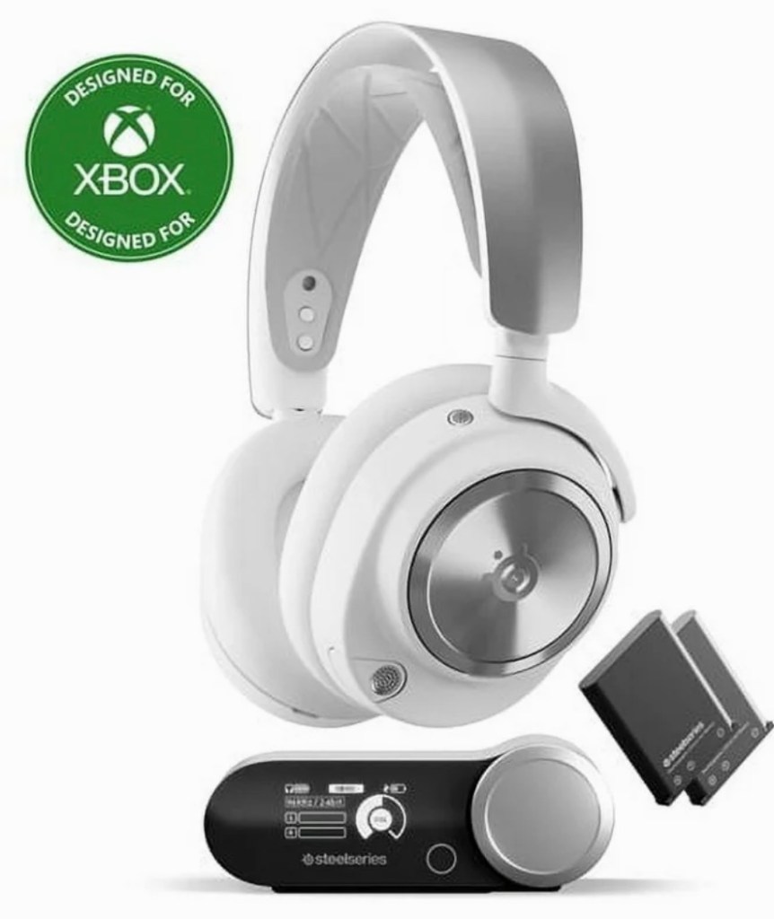 White SteelSeries Arctis Nova Pro Wireless